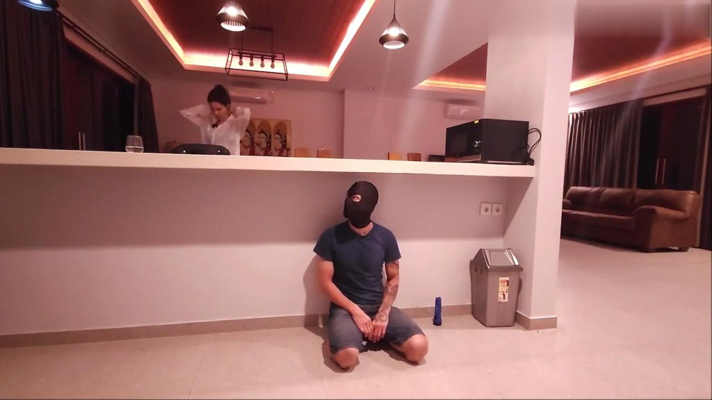 SK 入室抢劫性感肉丝Sangini-逍遥自在