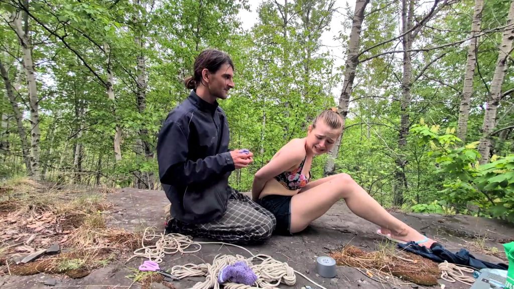 KS 长腿美女Kim被带到了山顶，体验了她迄今为止最紧密的极限驷马-逍遥自在