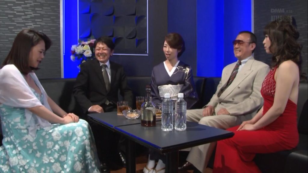 酒吧被虐毒花毒刺-逍遥自在