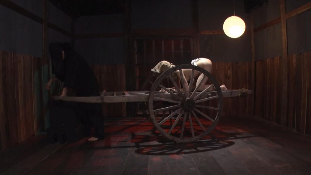 【日韩绳艺】恐怖地狱门鬼畜紧缚狂虐奴隶女子大八车-逍遥自在