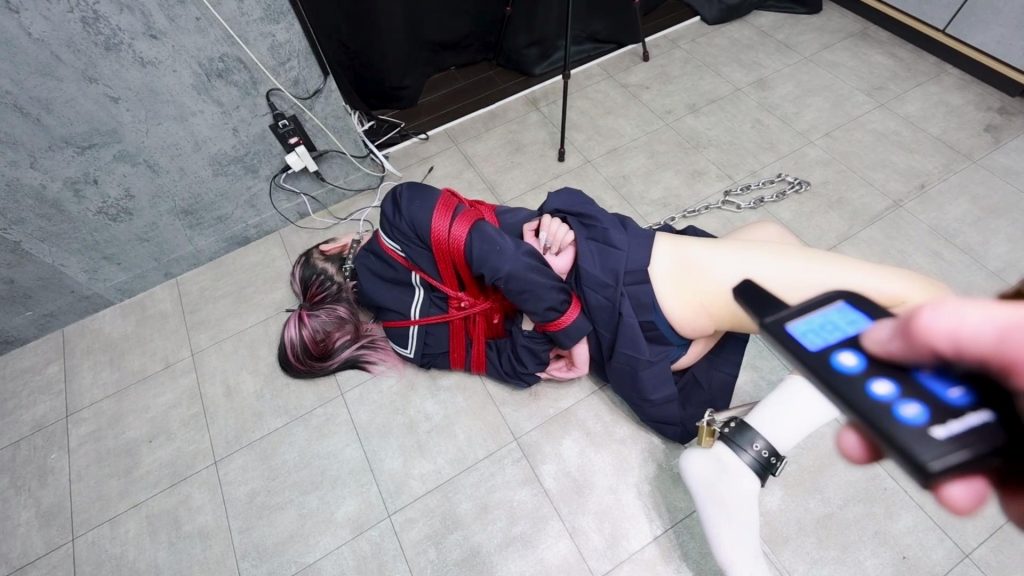 10分〜【制服拘束引き回しイラマ責め】c[00_10_46][20250727-144748]