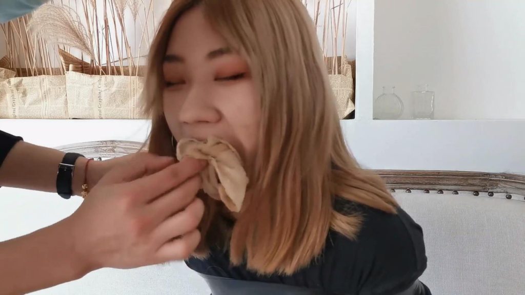 20250704130941170-奥特曼定拍 肉丝胶带捆绑堵嘴[00_21_35][20250704-130240]