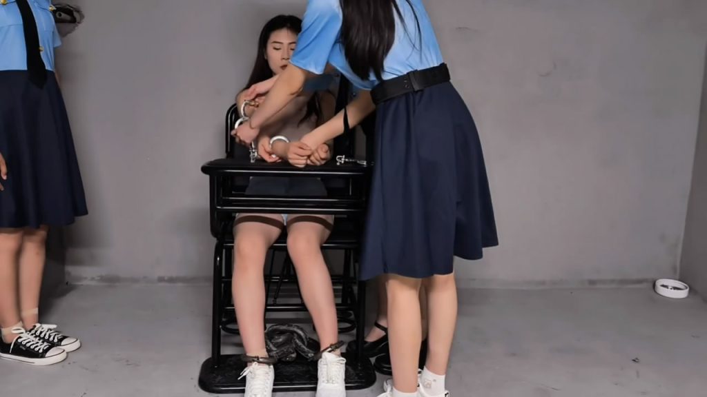 新模特依一毒品交易被卧底帽子抓捕，回来后拒不交代-逍遥自在