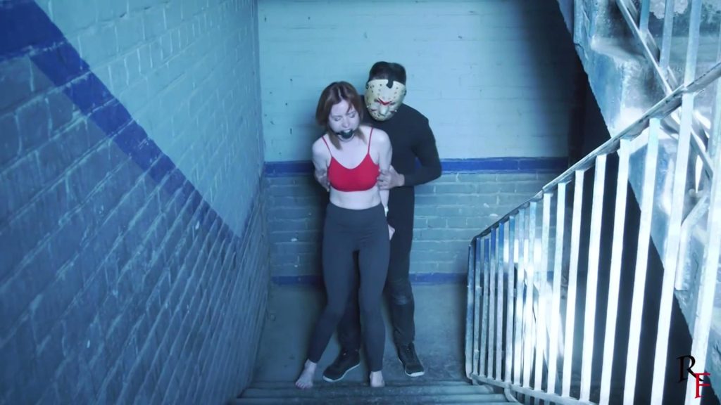 RF 车库里被绑架的银行高管Polina-逍遥自在