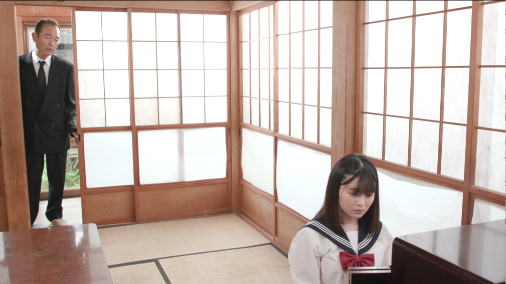 【日韩绳艺】紧缚調教制服女子祭奠亡母遭受养父绳缚羞耻末日热烛痛苦连责-逍遥自在