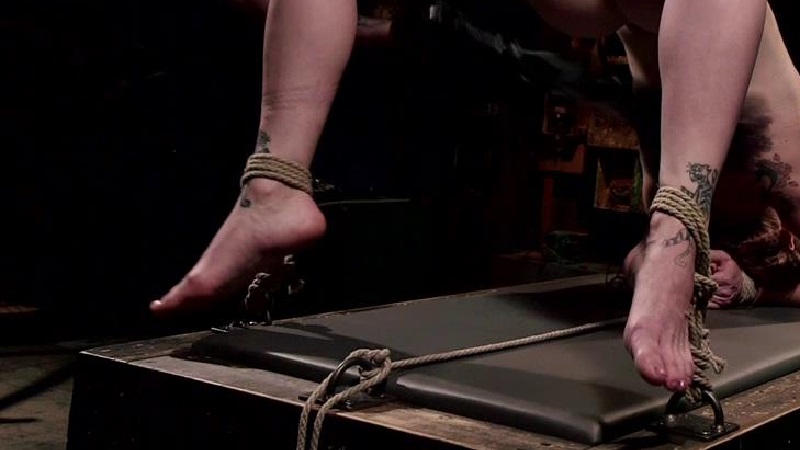 【欧美绳艺】责打到流泪-逍遥自在