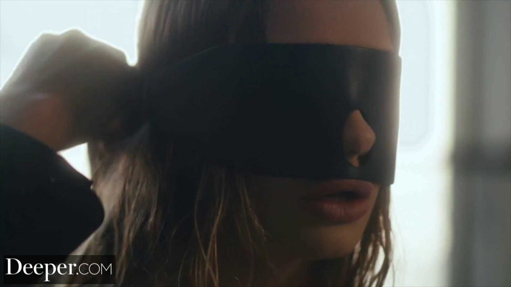 【欧美绳艺】为了虚荣心走进豪宅的女人（上下集）-逍遥自在