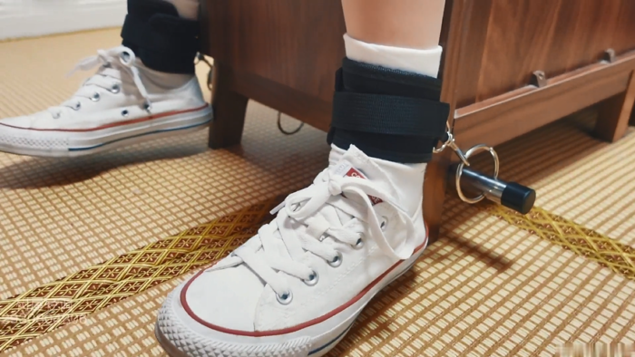 不纯学妹树屋灵灵18 惨遭女老板四肢固定tj-逍遥自在