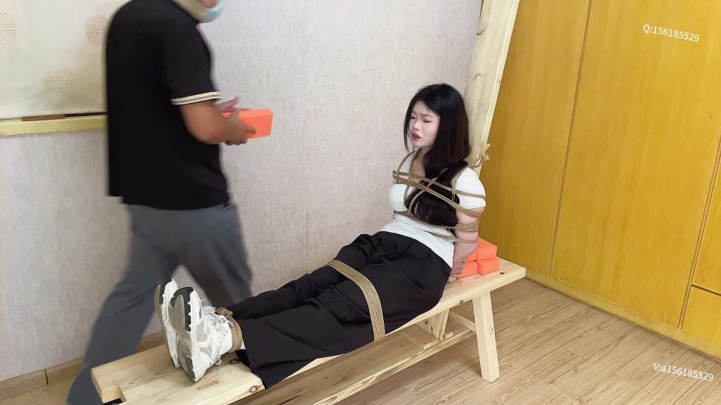 龙飞 执法人员擒获嫌疑人后，竟采用老虎凳这种残酷手段逼取口供最终将嫌疑人掐到在-逍遥自在