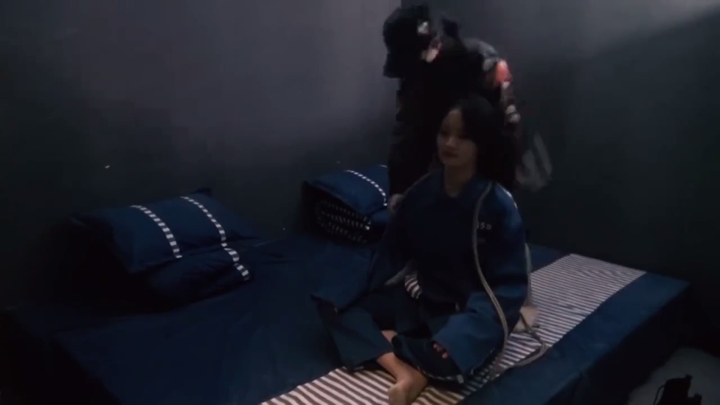 agirlinjail[00_11_39][20250731-152813]