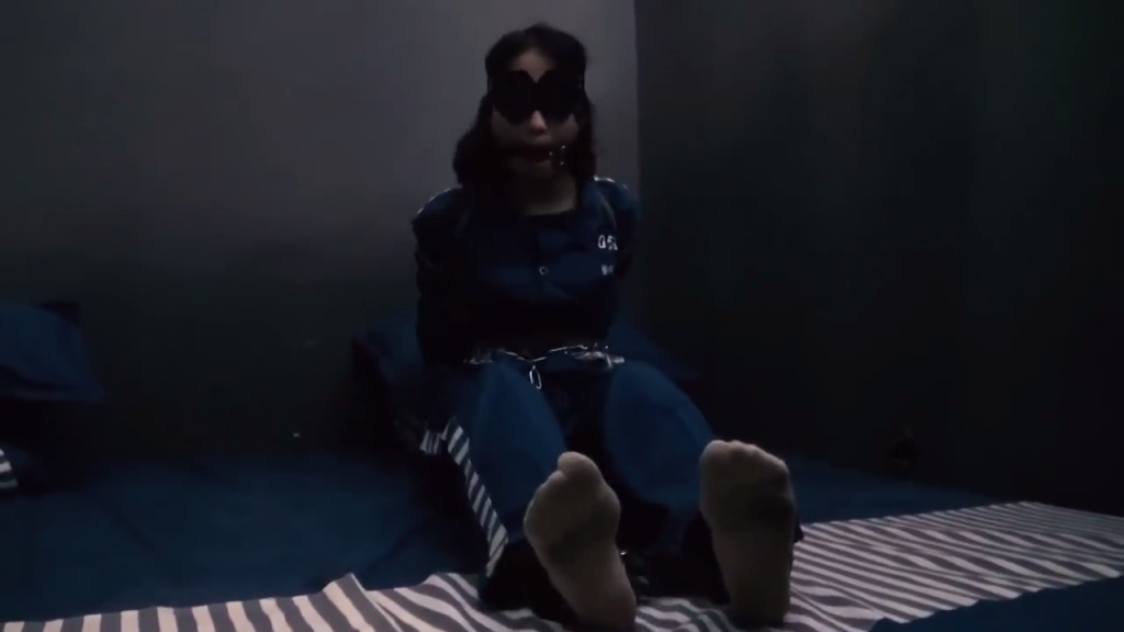 agirlinjail[00_15_42][20250731-152815]