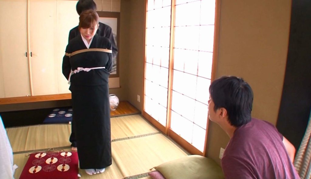 【日韩绳艺】亡夫后被当做祭品而紧缚羞辱的人妻-逍遥自在