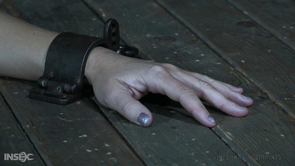 【欧美绳艺】London River 固定躺平下体兴奋的折磨-逍遥自在