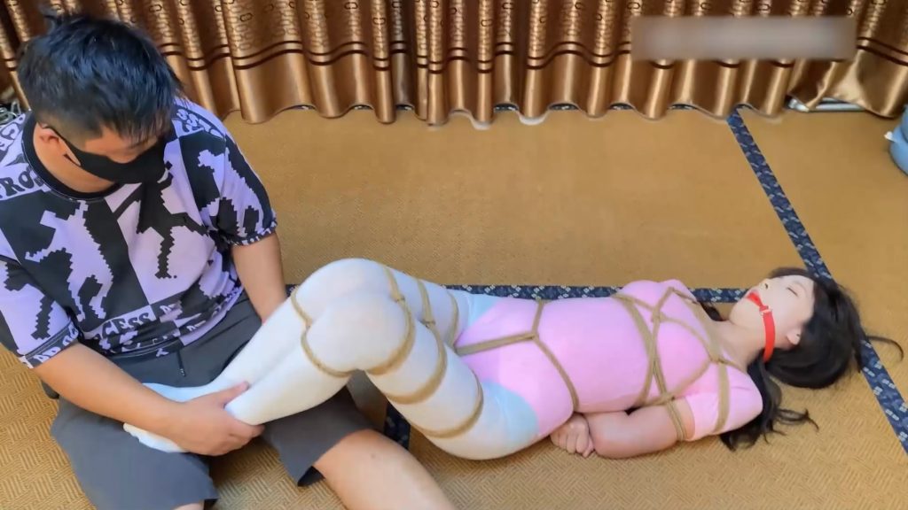 【山鬼工作室】动动身穿舞蹈服大白袜，挠痒，挣扎。-逍遥自在