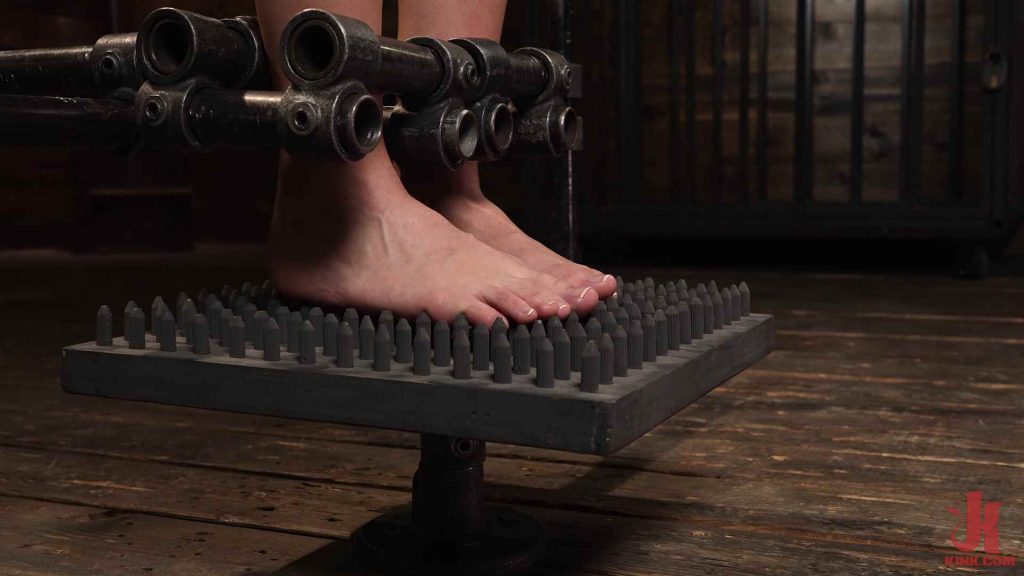 【欧美绳艺】被各种钢铁刑拘折磨不堪强行驱动的快乐-逍遥自在