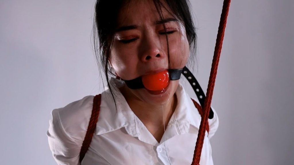 路由原创 可可超紧欧式直臂股绳水桶吊 疼的嗷嗷直叫-逍遥自在