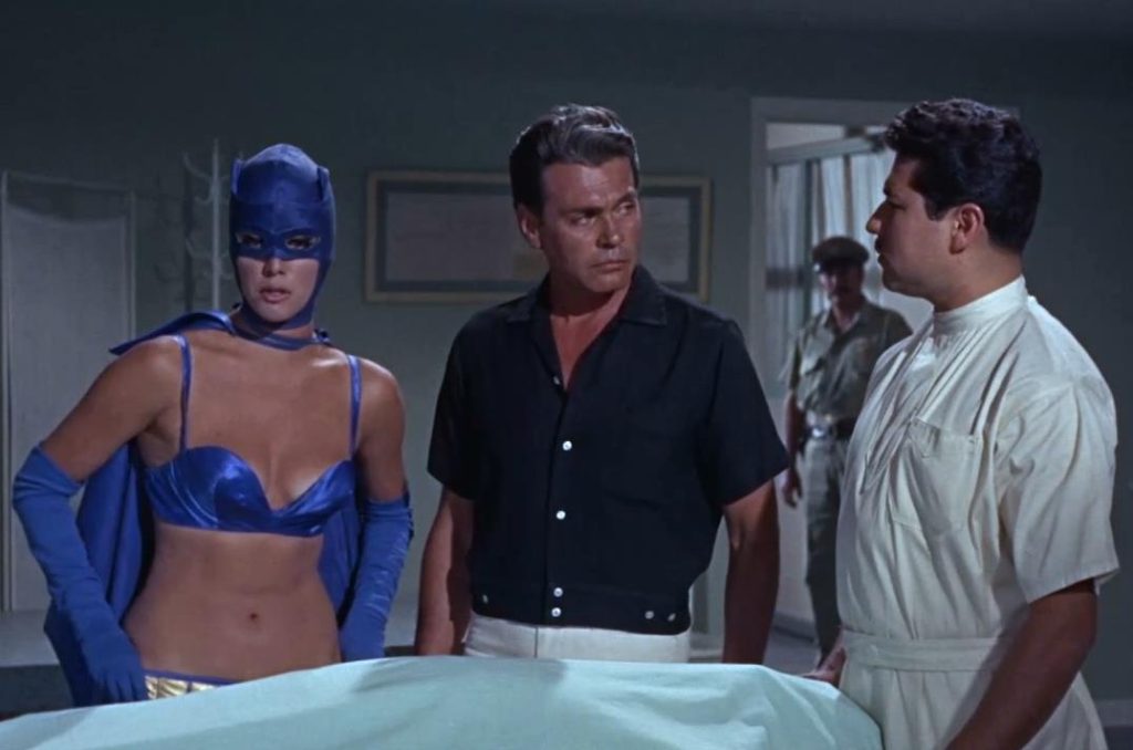 珍藏版欧洲资源 西班牙女蝙蝠侠，比超模身材还赞的西班牙女郎扮演性感的女蝙蝠侠 出任务就穿比基尼-逍遥自在