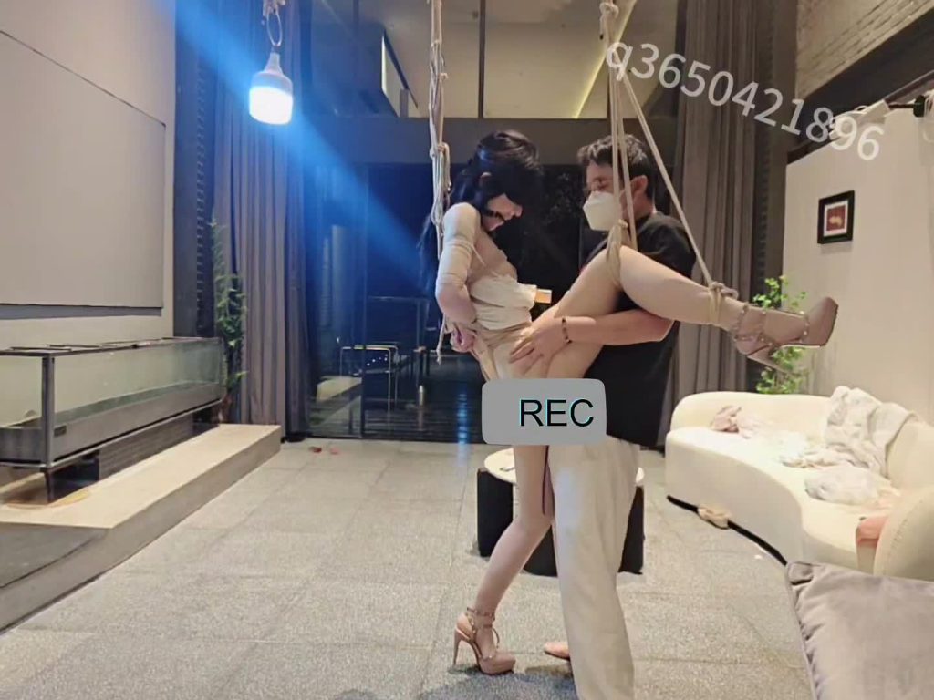 欢乐谷原创  被搞得惨不忍睹的远道而来的肉丝体验小m-逍遥自在