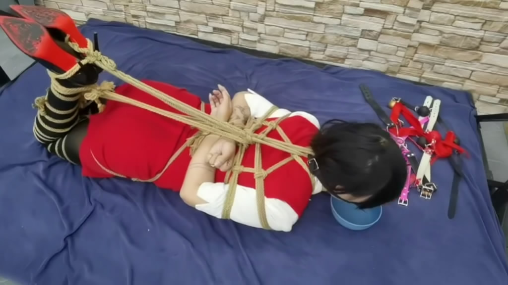 飞天原创 曼妮今天要挑战十种口的玩具,并口出狂言20种玩具也没问题-逍遥自在