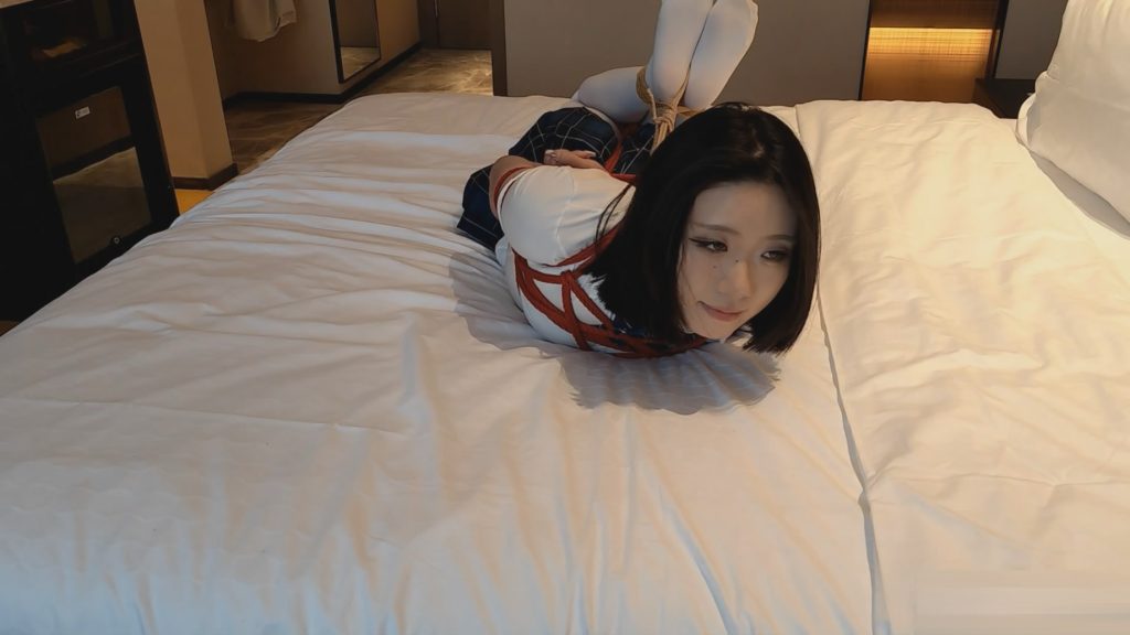 随心原创 刘密白丝JK 红绳紧缚-逍遥自在