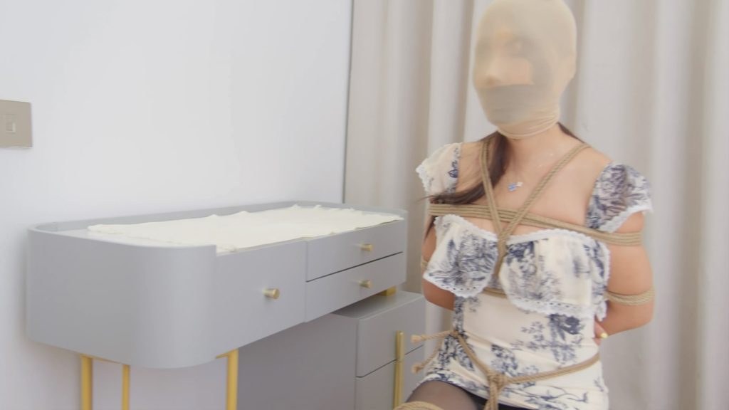 【红鲤鱼XJ-014】双人被入室劫财不劫色，日式捆绑丝袜套头-逍遥自在