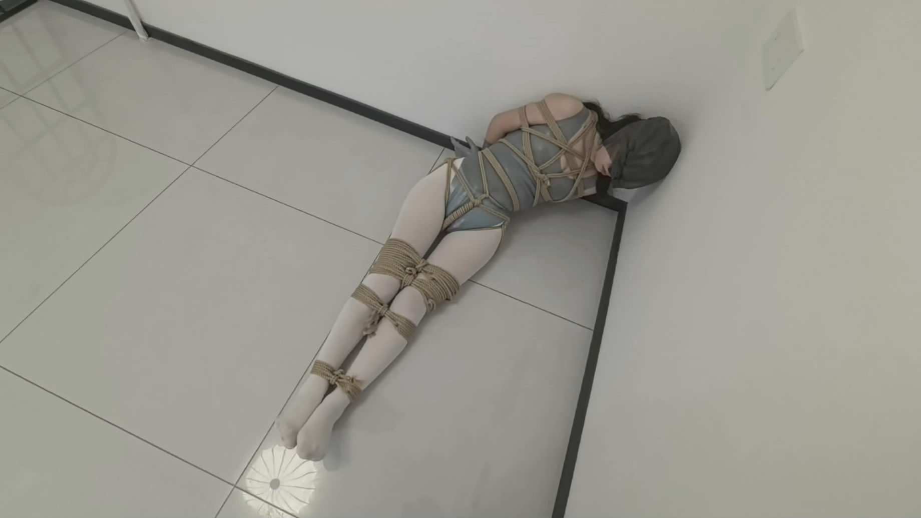 FXX AI控制无间断高巢 我甚至不知道她是什么时候尿的 乳胶死库水-逍遥自在