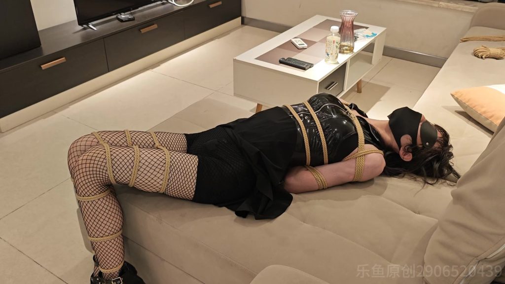 乐鱼 放长假的小M又来体验捆绑驷马放置了-逍遥自在