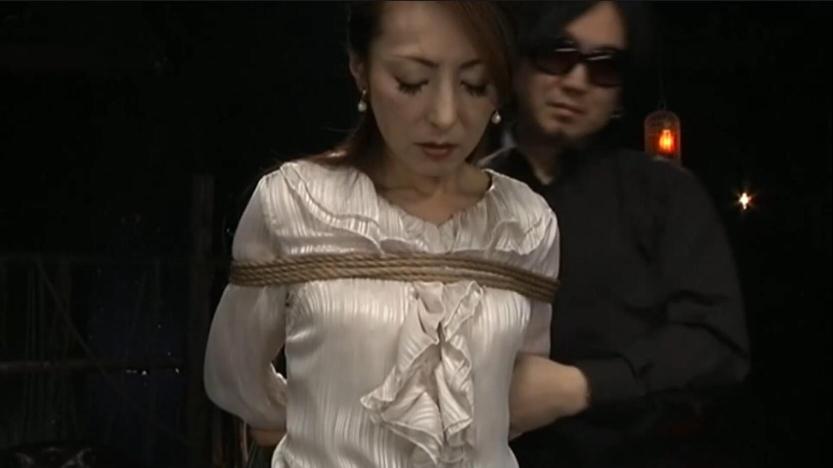 【日韩绳艺】绳虐背叛丈夫面前麻绳紧缚支配烛责拷问SM堕落的人妻-逍遥自在