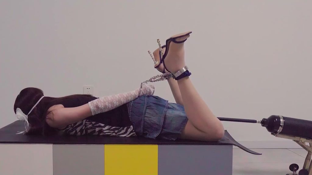 高跟遇到跑步机 脚铐高跟 PJ强高 手脚连铐锁住的牛仔短裙超高跟凉高+金属GS、TD-逍遥自在