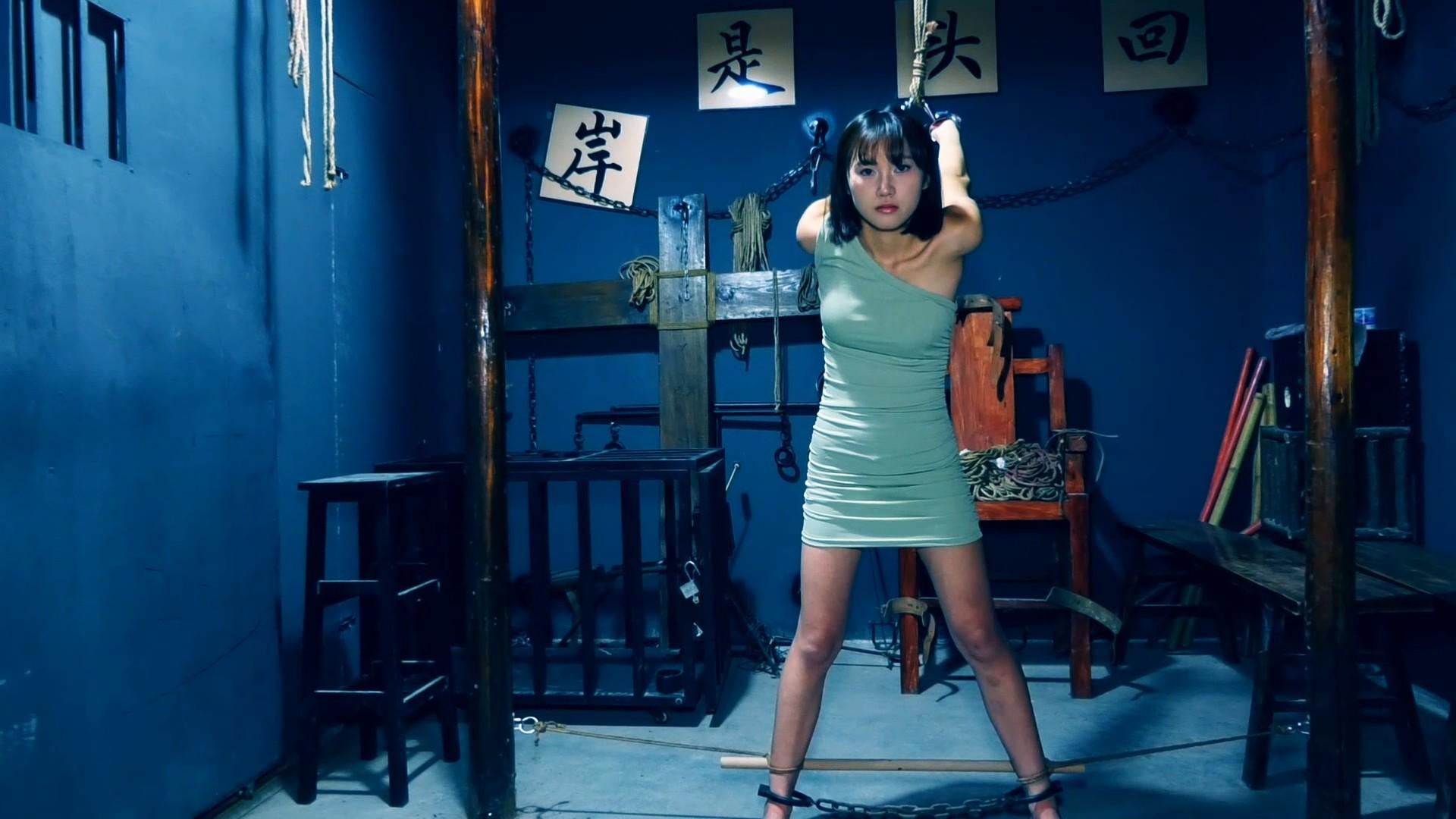 胜景影视 毒之悔以 上集 女毒贩李梦缘贩卖毒品被抓捕后拒不交代罪行大字反绑吊缚惩戒-逍遥自在