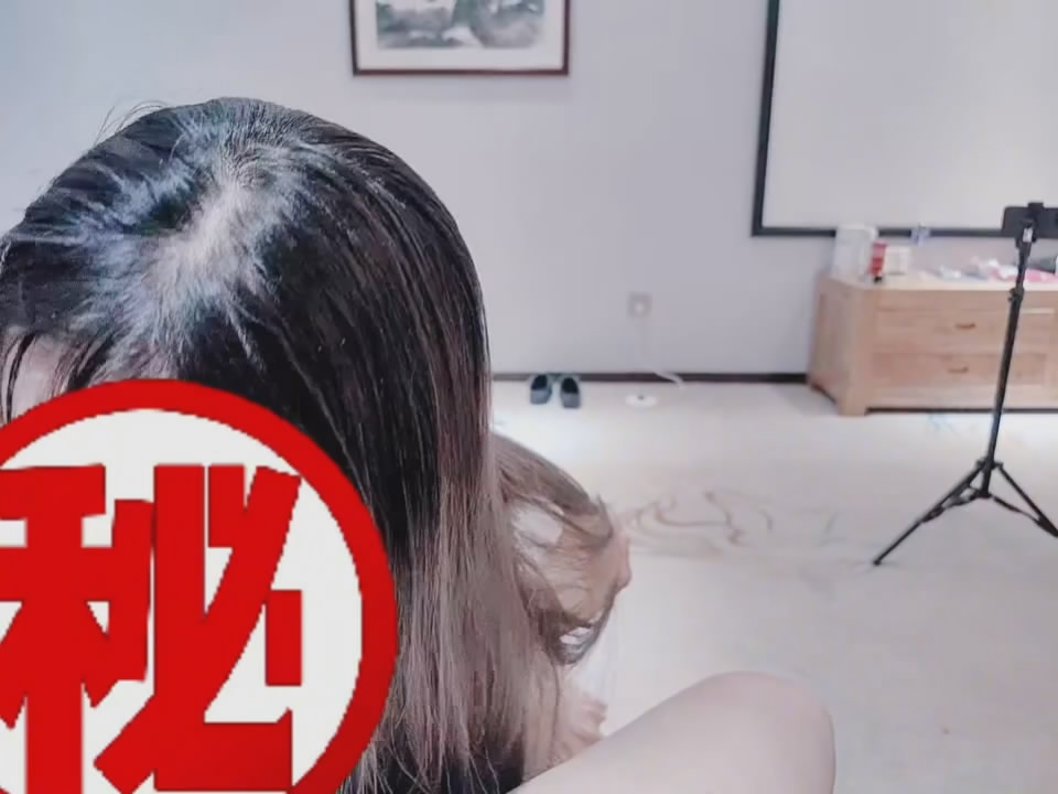 20251006071201245-000154xooze8k88bdrmdvm