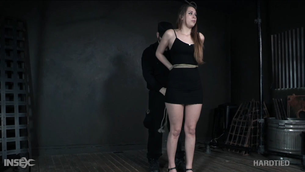 【欧美绳艺】绝美女孩的紧缚受刑痛苦的哀鸣-逍遥自在