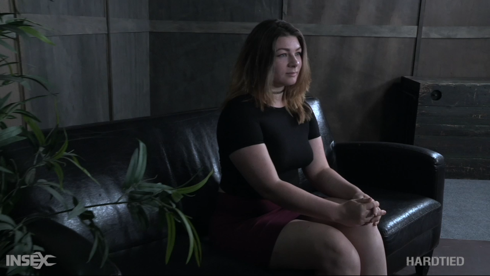 【欧美绳艺】母畜的拘束鞭责痛苦刑罚-逍遥自在