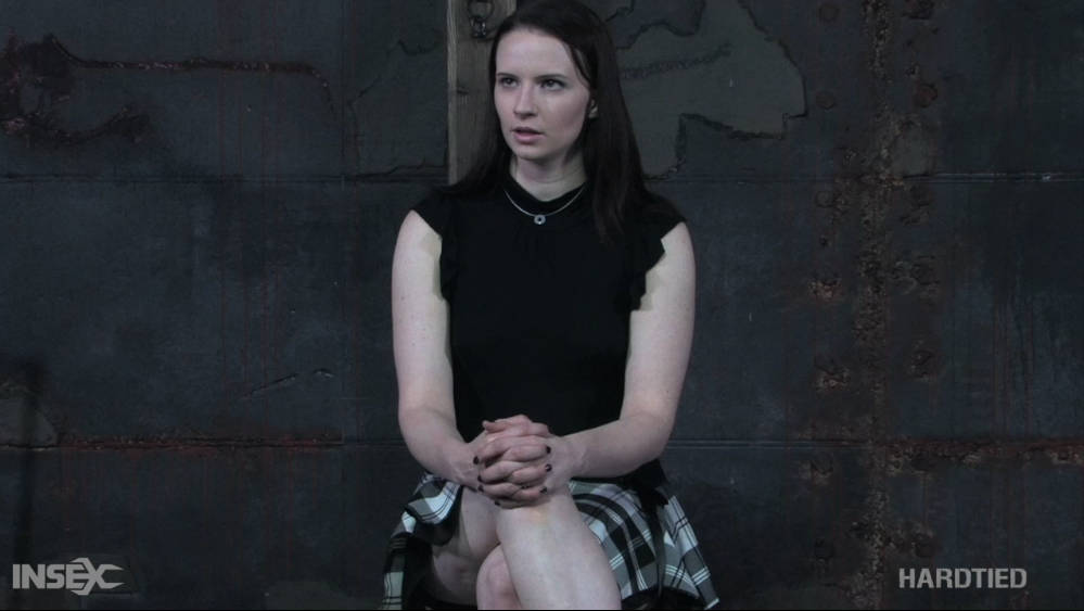 【欧美绳艺】被吊起来的女M-逍遥自在