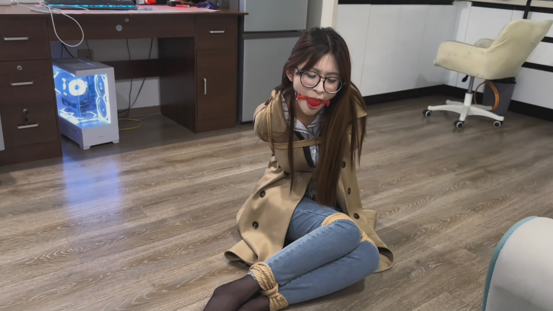 【禾一原创】（定制）《女特工》反差女特工 挣扎 紧身牛仔裤里丝 太有味道-逍遥自在