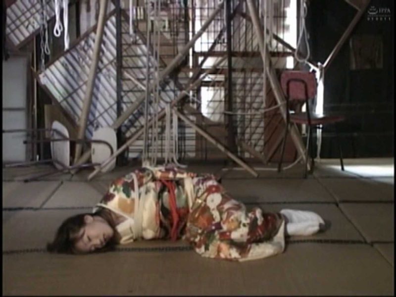 【日韩绳艺】【怀旧经典-画质优化】荒野粗糙麻绳紧缚羞耻调教独自行走的和服少女-逍遥自在