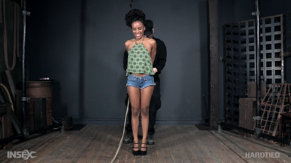 【欧美绳艺】束缚拘禁奴隶小黑妹-逍遥自在