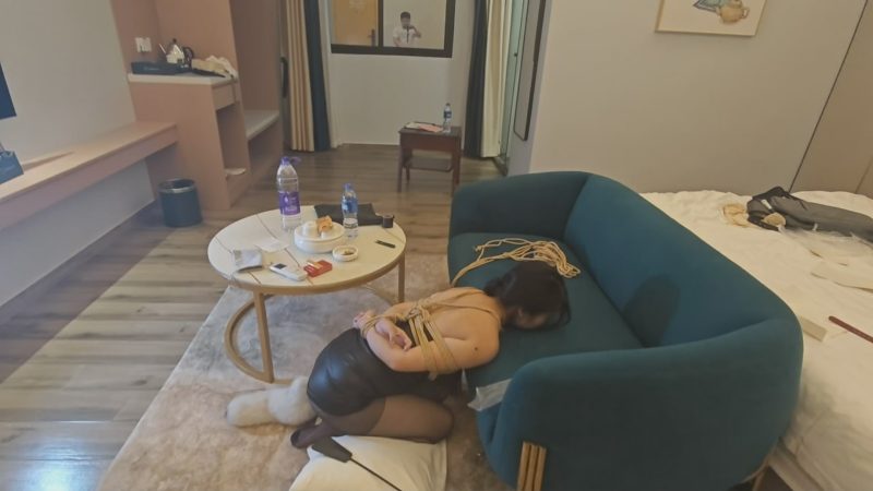 惜缘工作室 调叫小母狗，挠痒。震动木奉。G塞。口球，鼻钩。模特全程很享受-逍遥自在