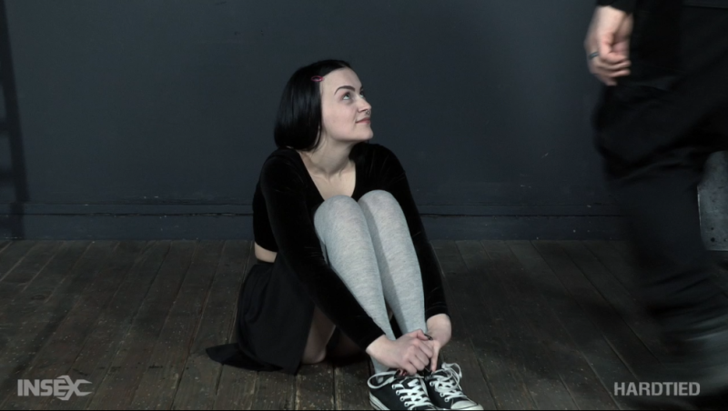 【欧美绳艺】奴隶痛苦的刑罚与无助的挣扎-逍遥自在