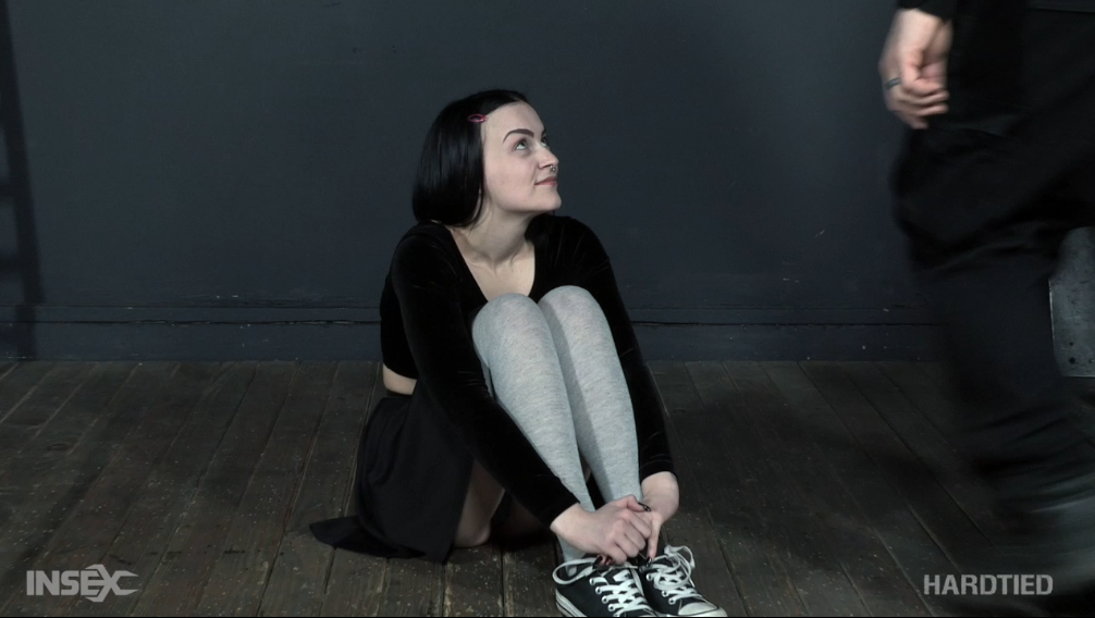 【欧美绳艺】奴隶痛苦的刑罚与无助的挣扎-逍遥自在