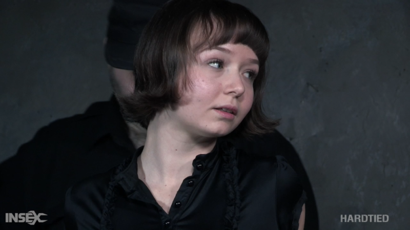 【欧美绳艺】被捆绑羞辱折磨的奴隶女孩-逍遥自在