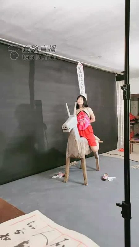 MJ影视直播 古装红罪衣两女囚捆绑木驴展示45分钟-逍遥自在