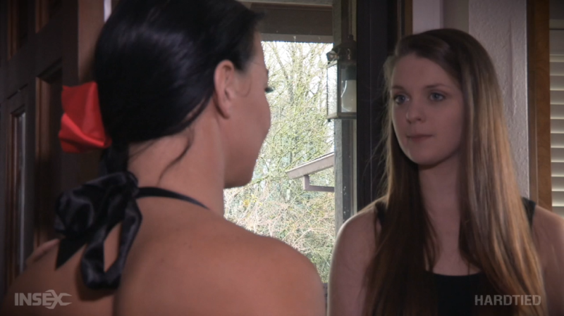 【欧美绳艺】女儿心甘情愿做家中的奴隶-逍遥自在