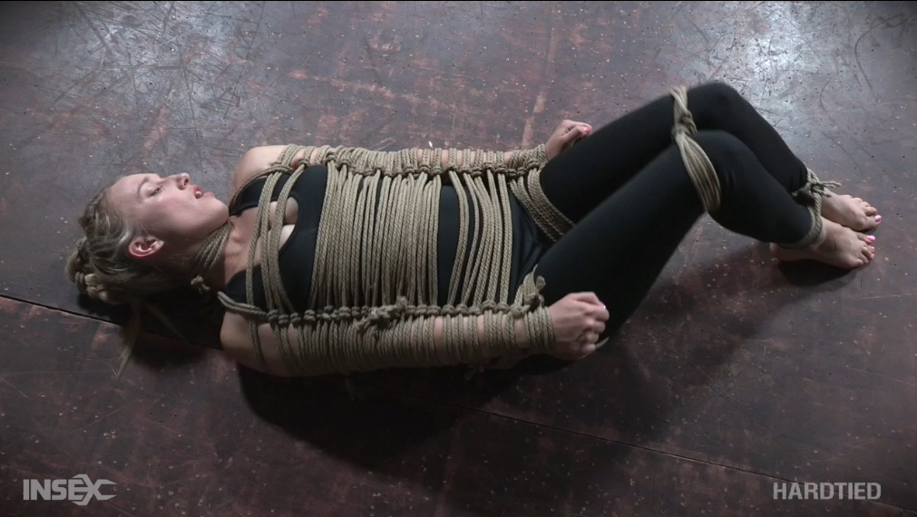 【欧美绳艺】阴蒂的连责调教-逍遥自在