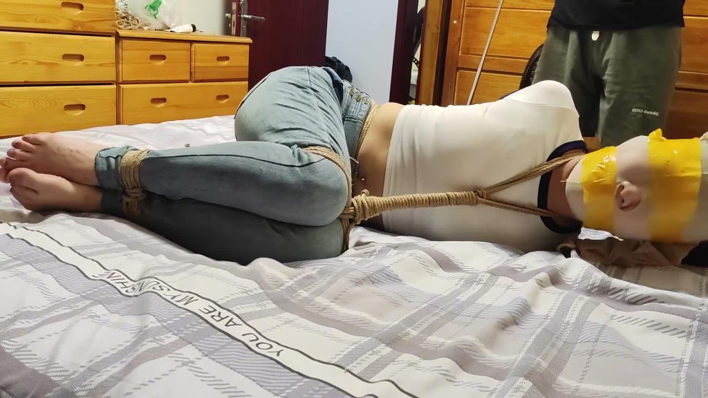 【墨色】思思牛仔裤球缚-逍遥自在