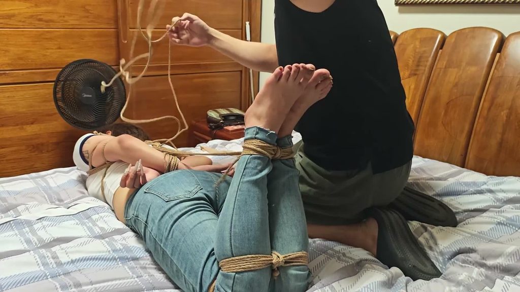 【墨色】思思牛仔裤驷马-逍遥自在