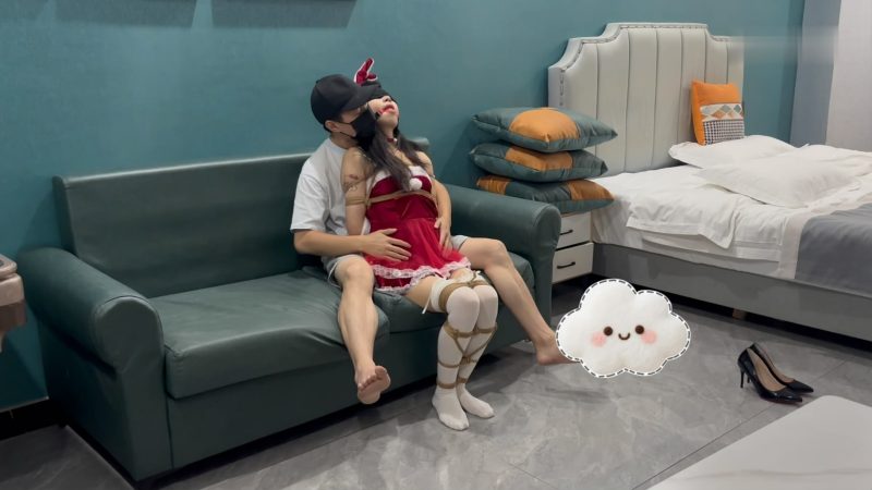 凌烨原创 新模瑶瑶体验 圣诞礼服 白色长筒袜 高跟 捆绑 挣扎-逍遥自在