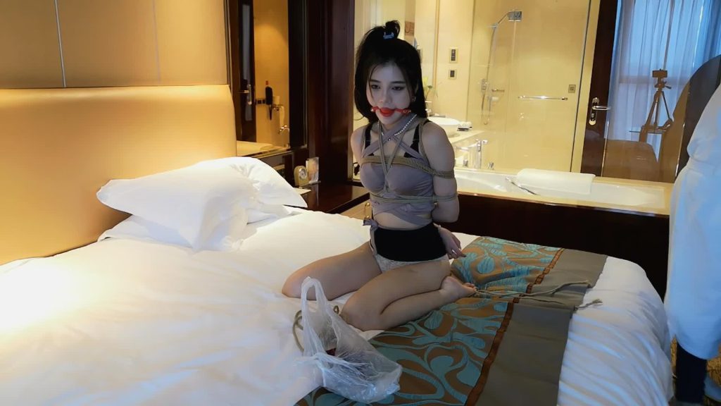 随心原创 江奈 酒店杏色衣 口球 分腿 震动享受-逍遥自在