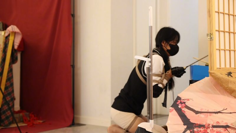 【中二病】双马尾精致少女北北的犬缚调教，少女犬奴听从主人的指令-逍遥自在