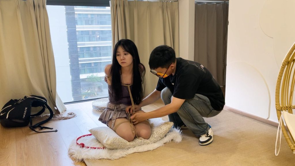 奥特曼肉感新模直臂跪缚放置 带着大口球流口水-逍遥自在